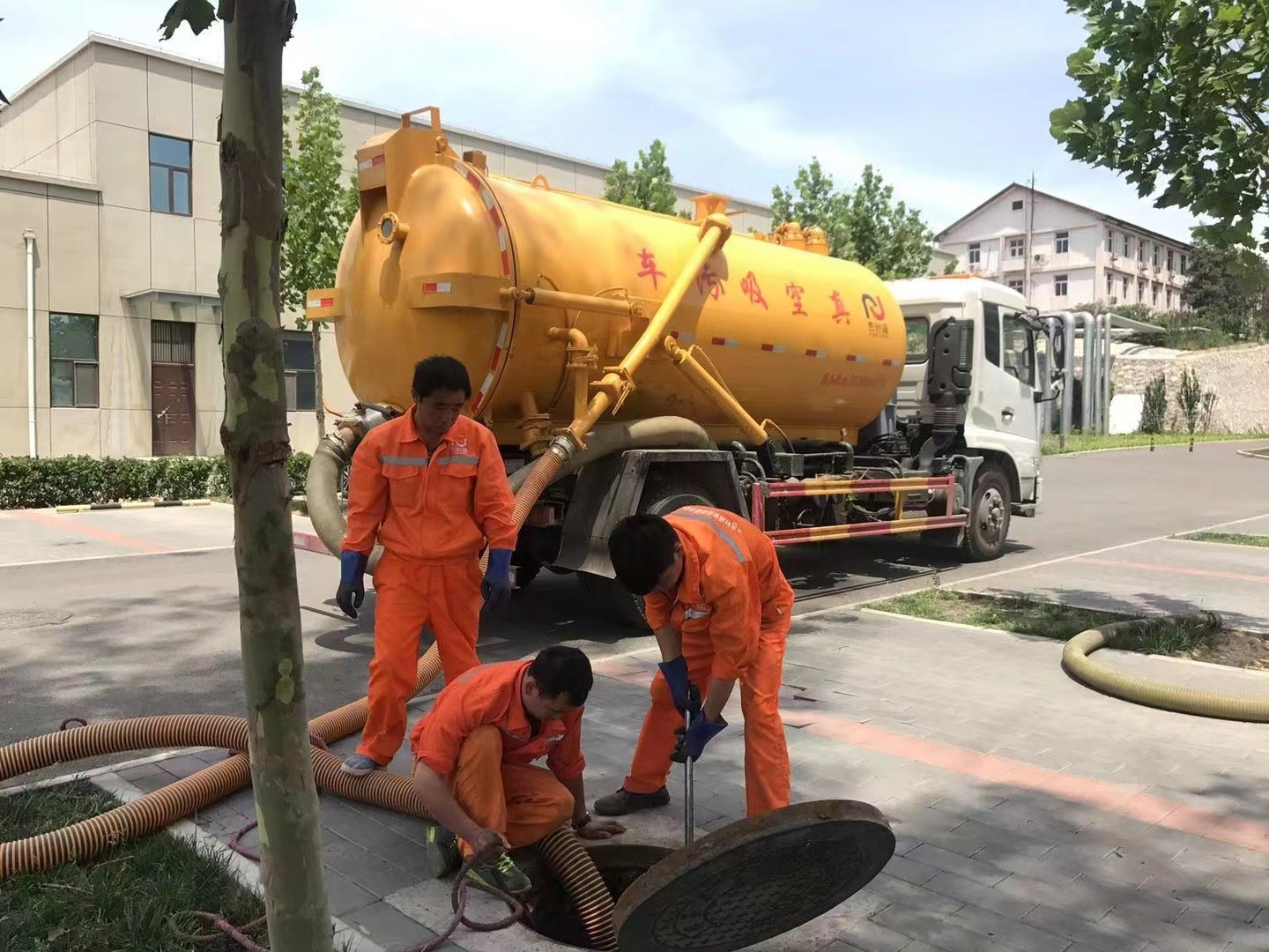 乌兰察布化粪池清理与5-8吨吸粪车施工效率分析